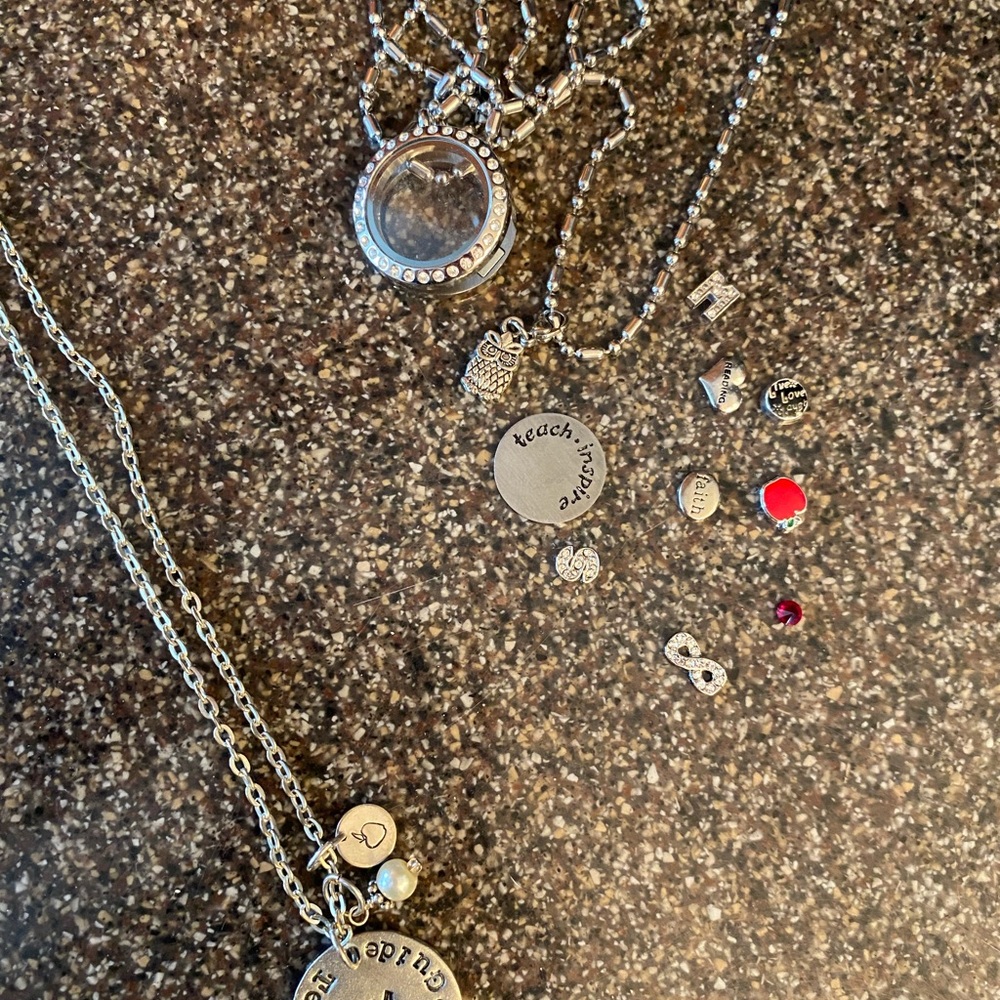 Two Lockets/Pendants - Picture 2 of 5